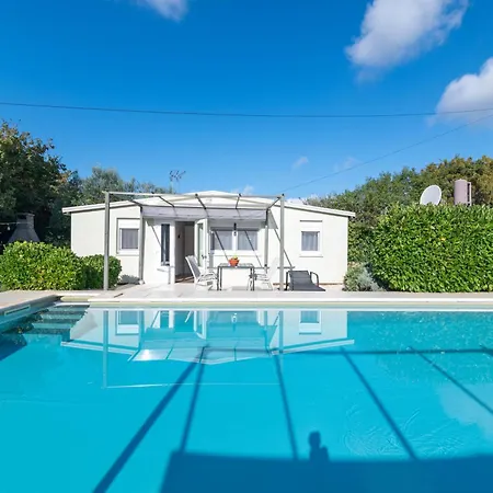 Family Friendly House With A Swimming Pool - 24903 Semesterbostad