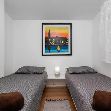Semesterbostad Family Friendly House With A Swimming Pool - 24903