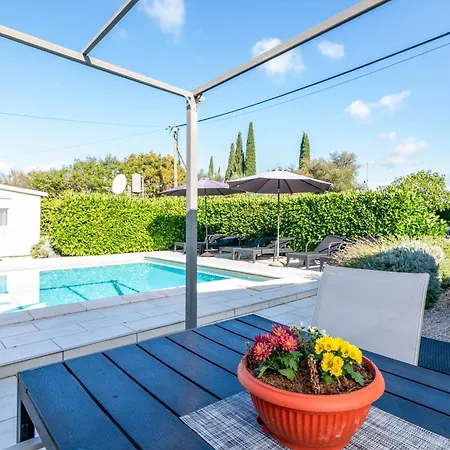 Semesterbostad Family Friendly House With A Swimming Pool - 24903