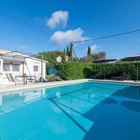 Family Friendly House With A Swimming Pool - 24903 *